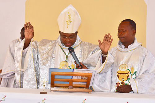 Célébration de la nativité 2024 : la communauté musulmane à la messe exclusive à l’intention des Personnes Déplacées Internes (PDI) à l’église de Dori 